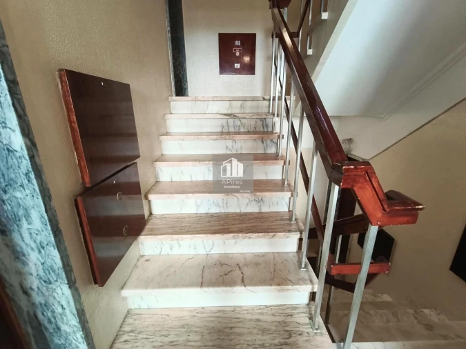 Apartamento T4 para Venda em Charneca de Caparica e Sobreda Foto 30