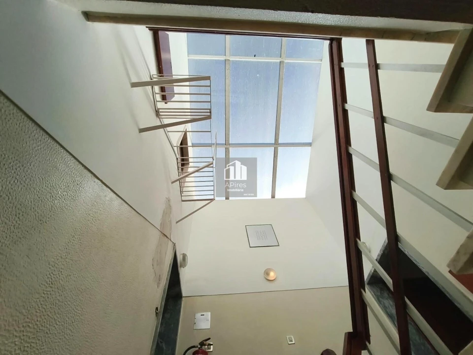 Apartamento T4 para Venda em Charneca de Caparica e Sobreda Foto 42