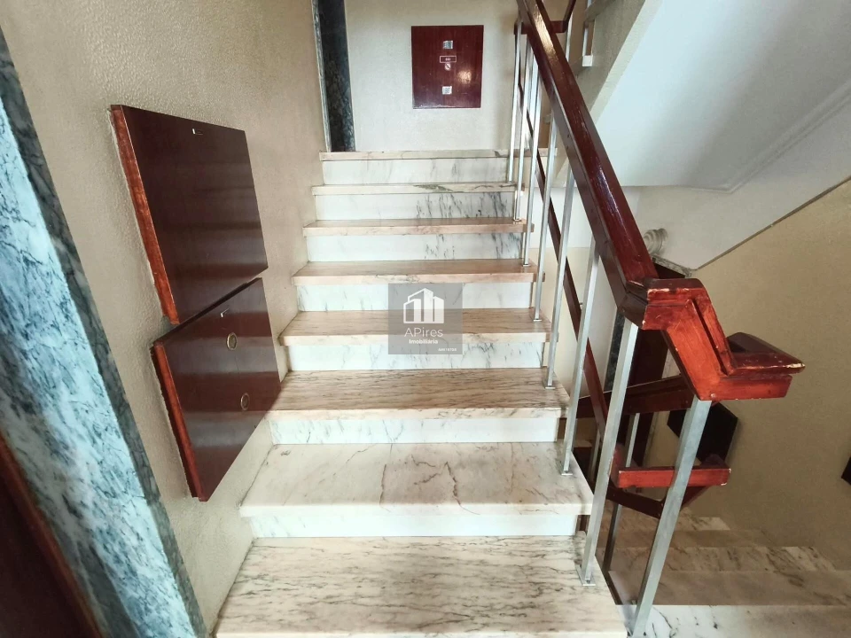 Apartamento T4 para Venda em Charneca de Caparica e Sobreda Foto 40