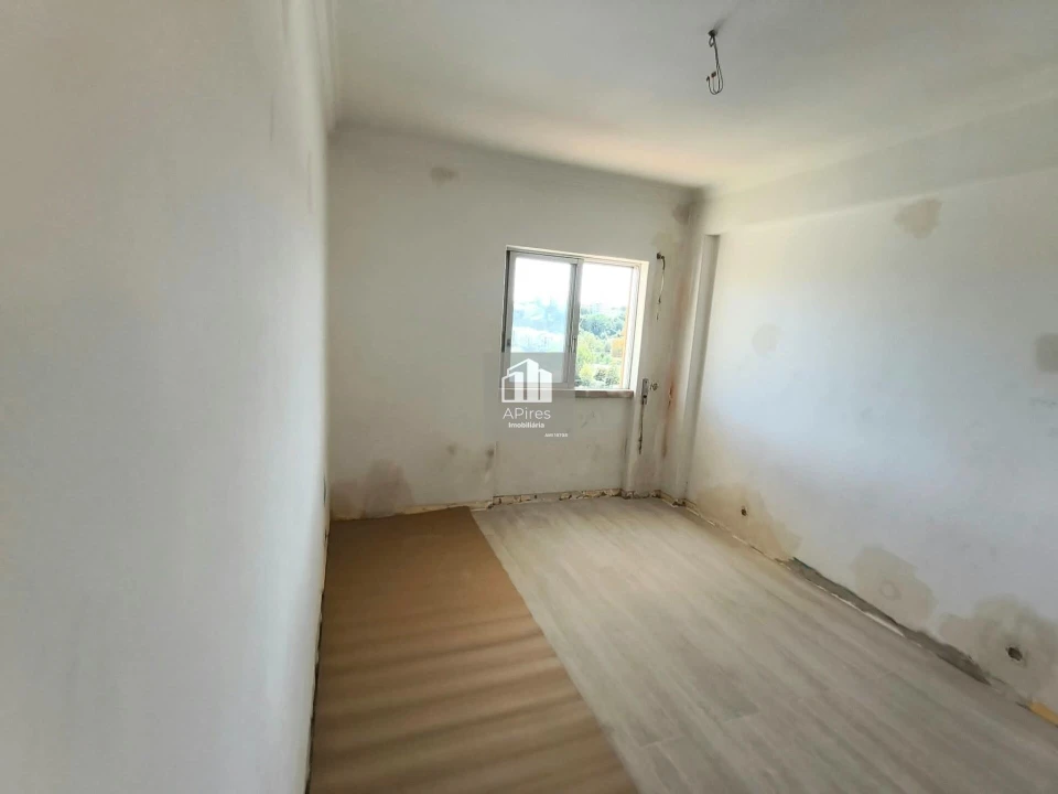 Apartamento T4 para Venda em Charneca de Caparica e Sobreda Foto 34