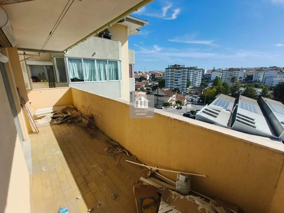 Apartamento T4 para Venda em Charneca de Caparica e Sobreda Foto 3