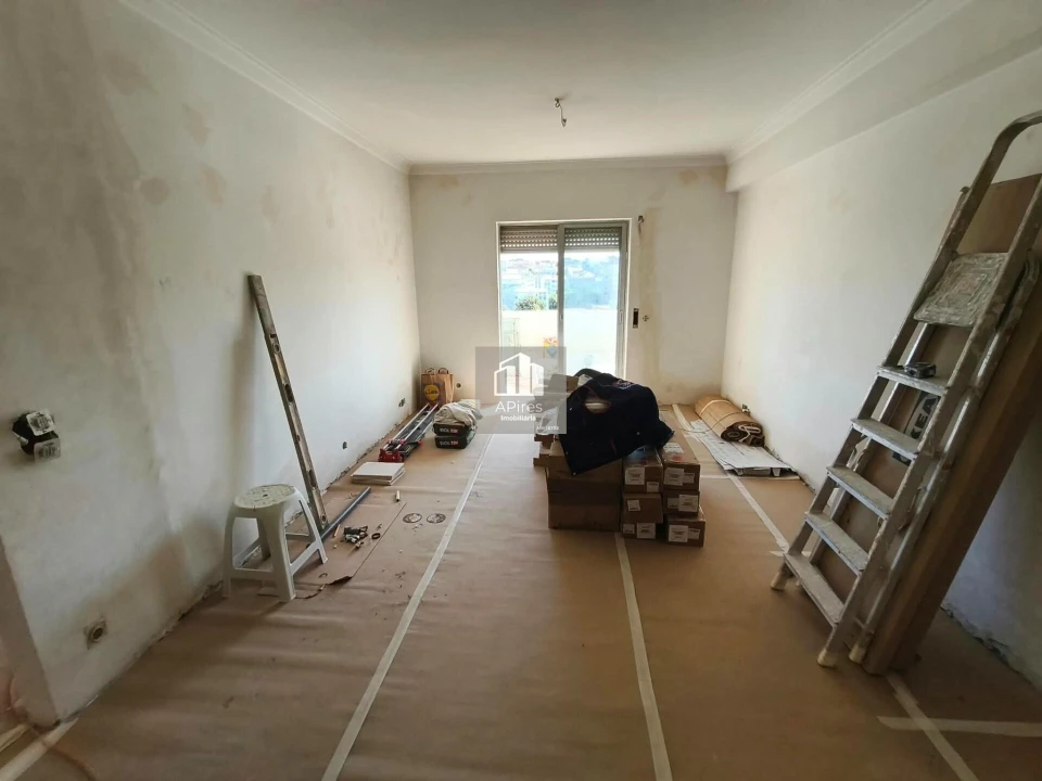 Apartamento T4 para Venda em Charneca de Caparica e Sobreda Foto 20