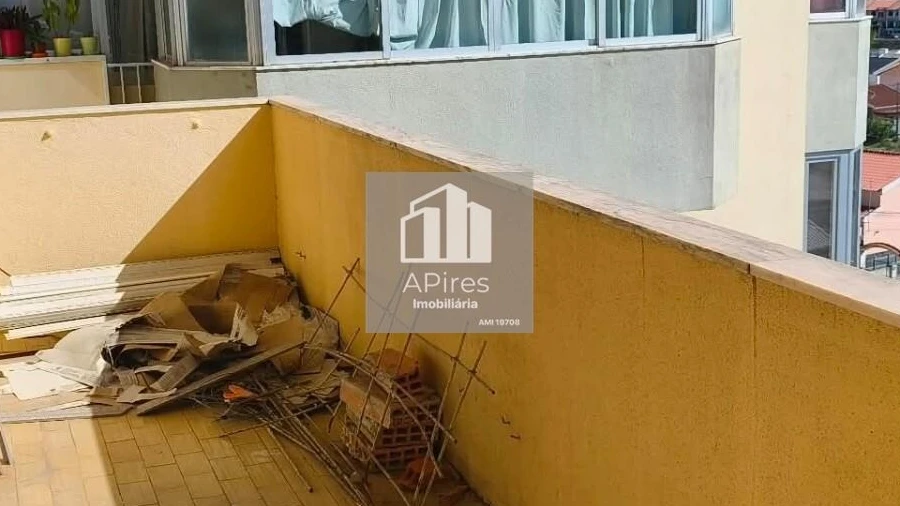 Apartamento T4 para Venda em Charneca de Caparica e Sobreda