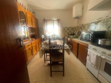 Moradia T4 para Venda em Alcórrego e Maranhão