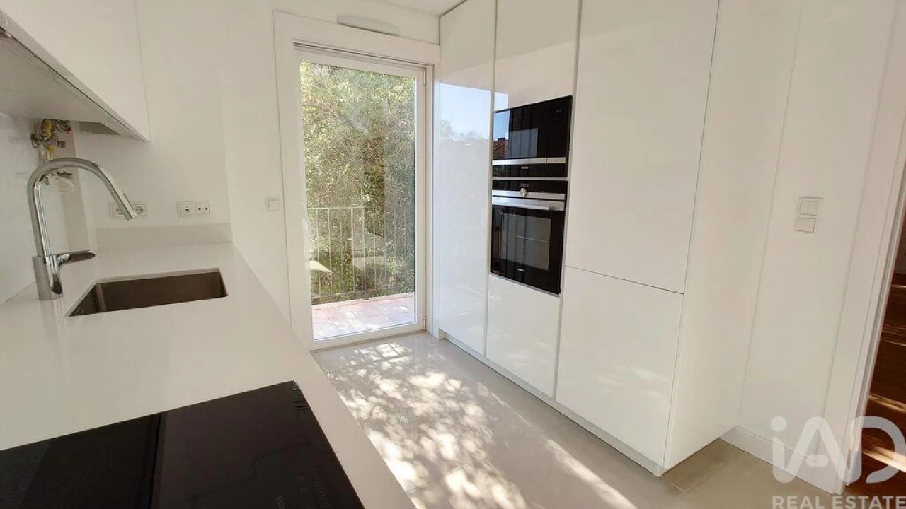 Apartamento T3 para Arrendamento em Santo António Foto 6