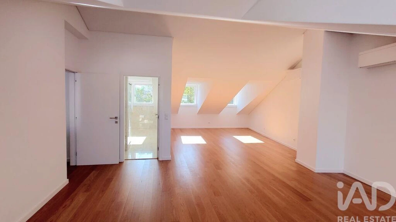 Apartamento T3 para Arrendamento em Santo António Foto 12