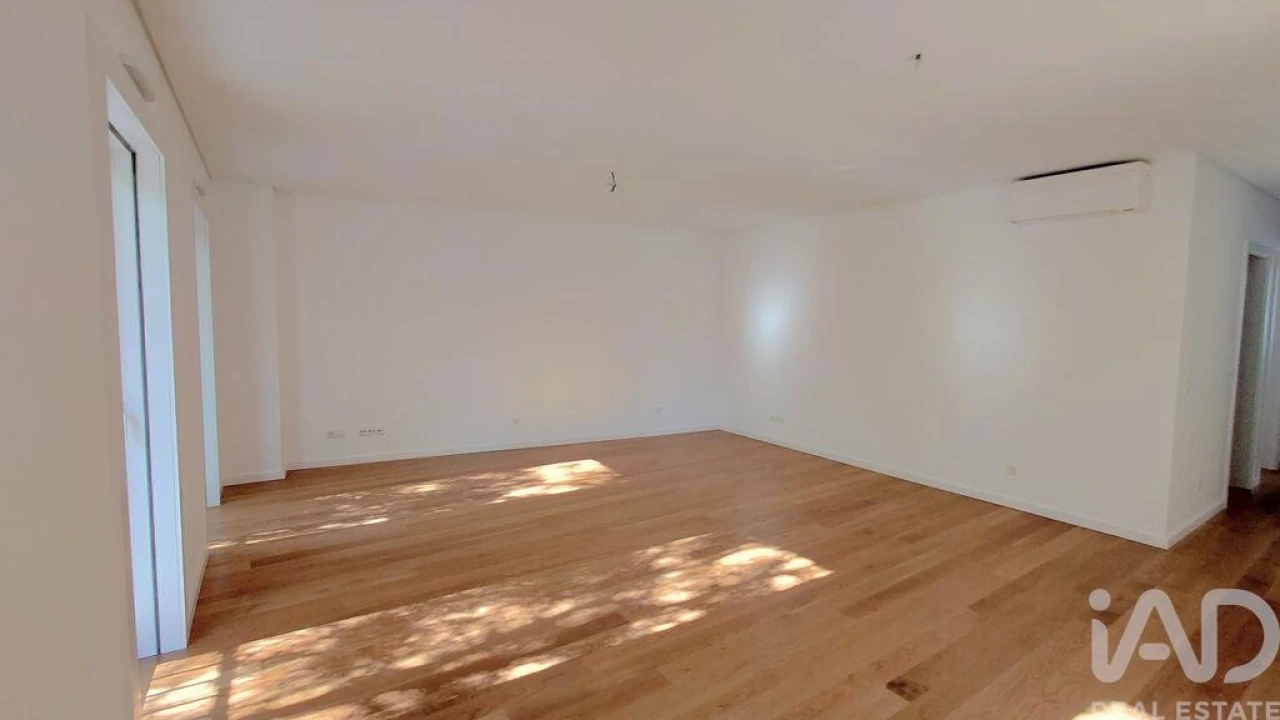 Apartamento T3 para Arrendamento em Santo António Foto 2