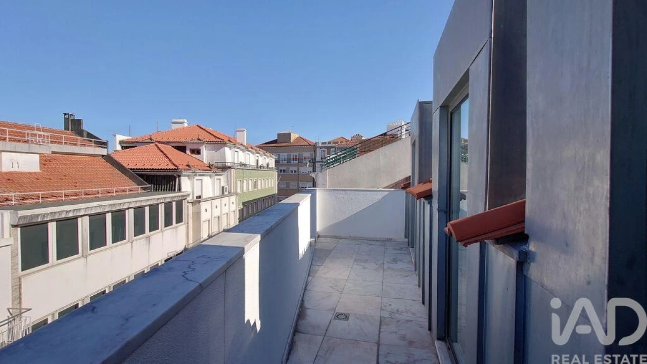 Apartamento T3 para Arrendamento em Santo António Foto 13