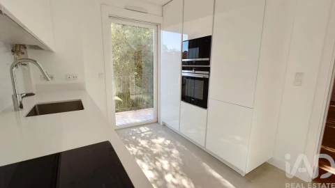 Apartamento T3 para Arrendamento em Santo António