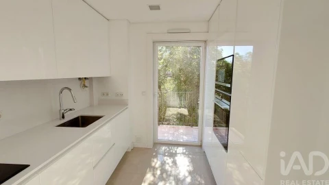 Apartamento T3 para Arrendamento em Santo António