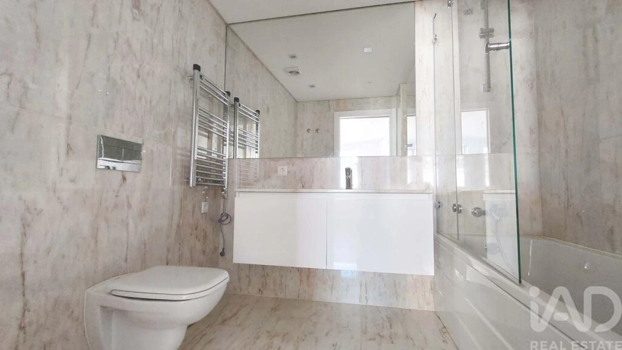 Apartamento T3 para Arrendamento em Santo António Foto 11