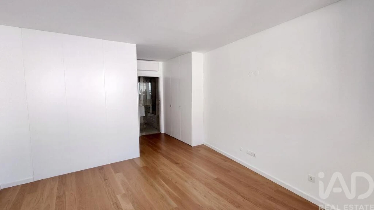 Apartamento T3 para Arrendamento em Santo António Foto 10