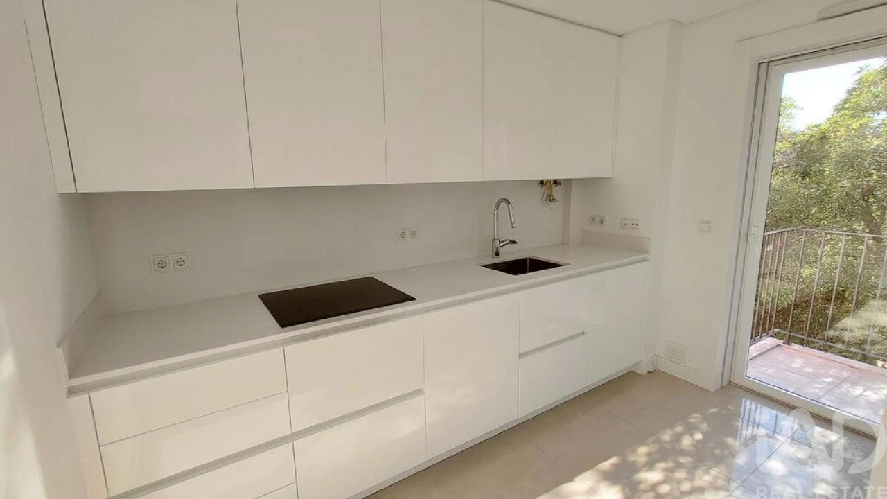 Apartamento T3 para Arrendamento em Santo António Foto 5
