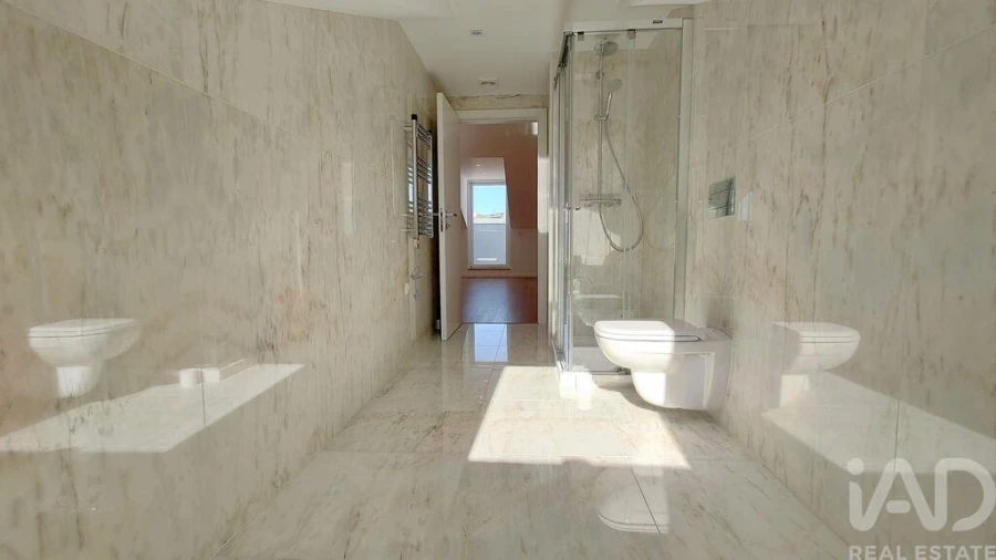Apartamento T3 para Arrendamento em Santo António Foto 15