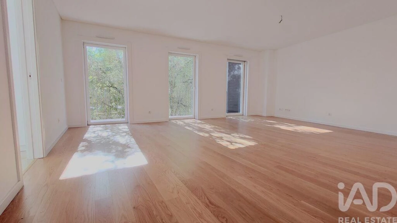 Apartamento T3 para Arrendamento em Santo António Foto 1