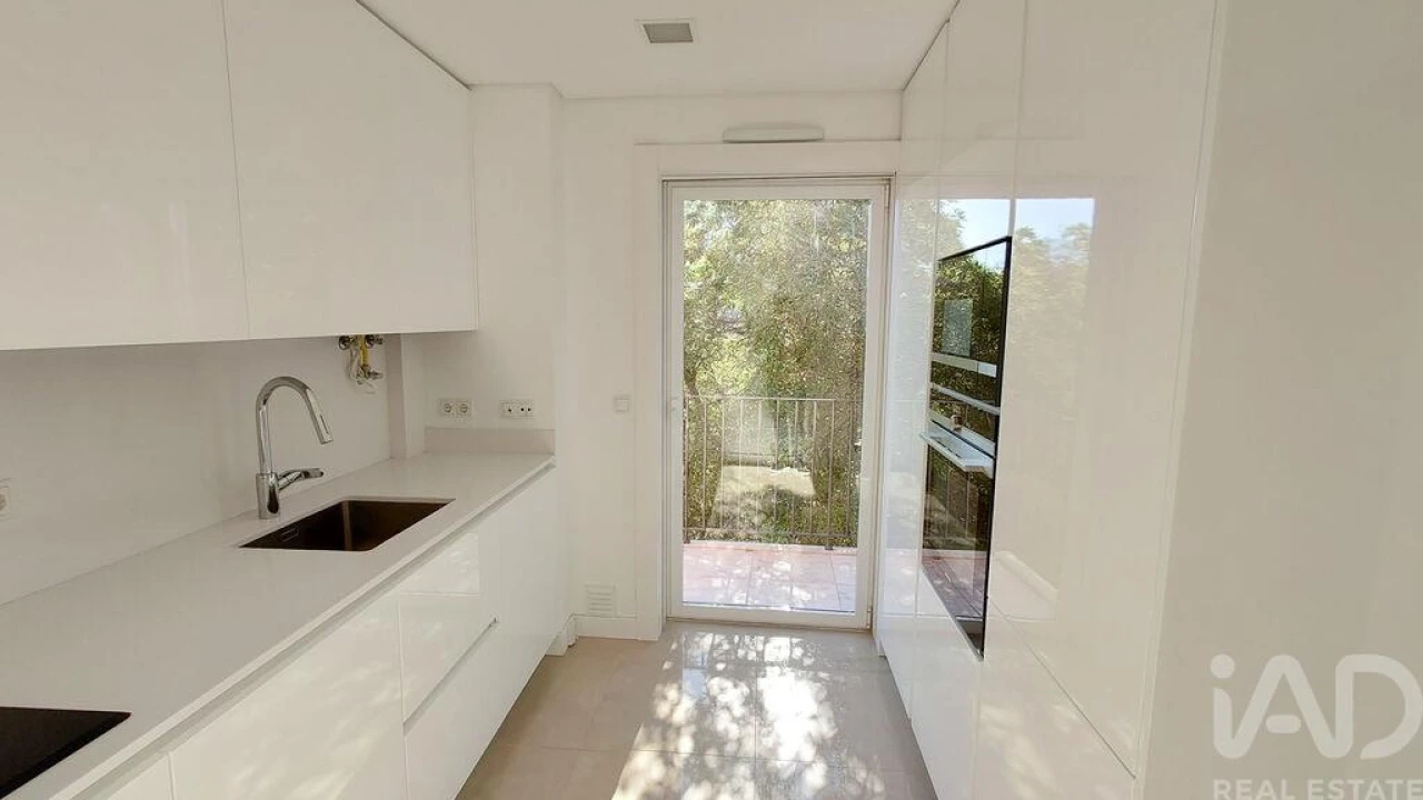 Apartamento T3 para Arrendamento em Santo António Foto 4