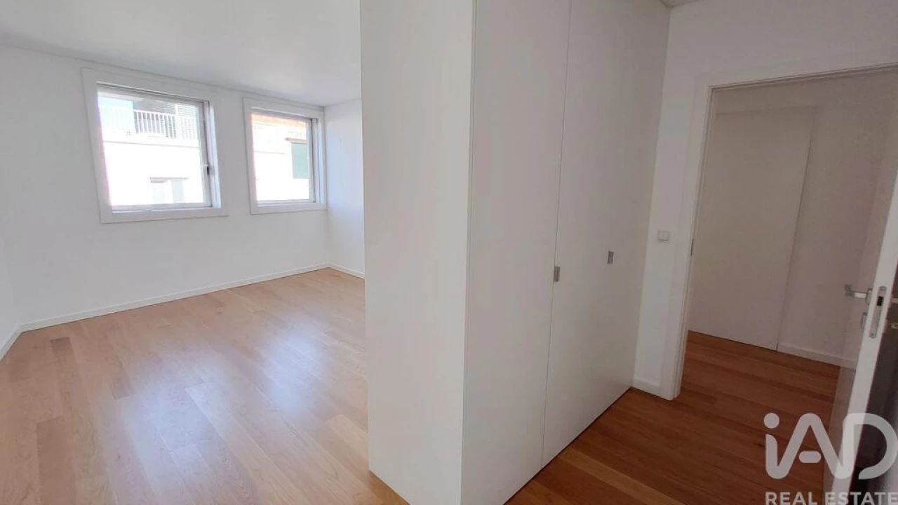 Apartamento T3 para Arrendamento em Santo António Foto 9