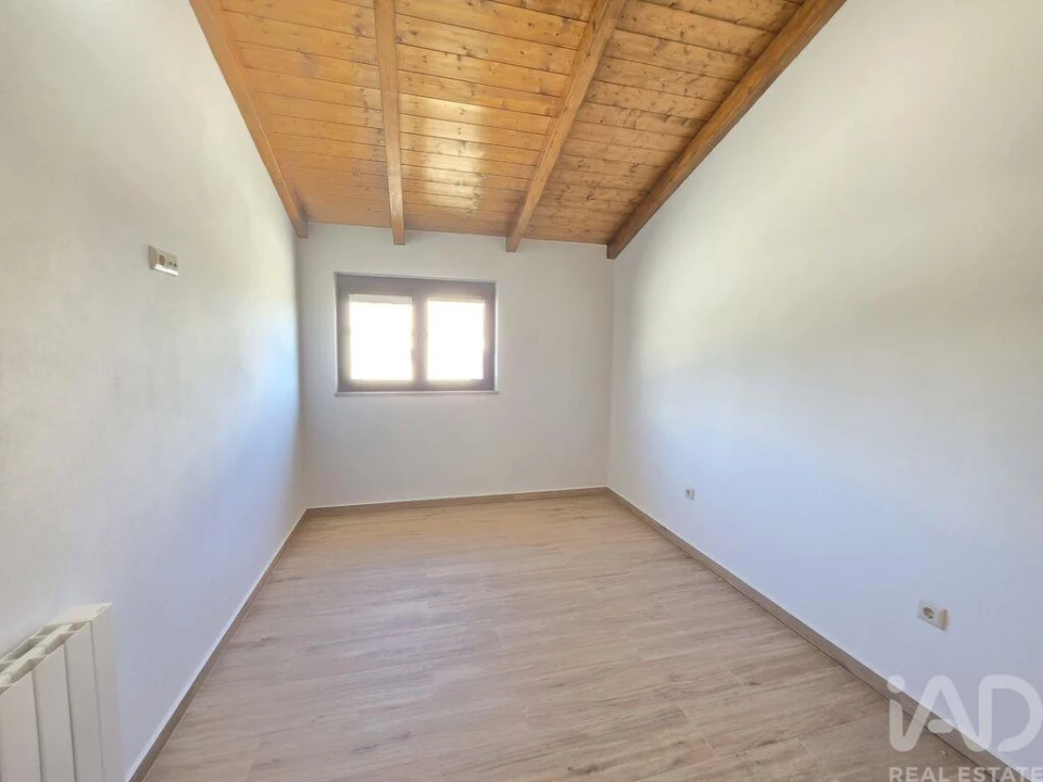 Moradia T3 para Venda em Candemil e Gondar Foto 12