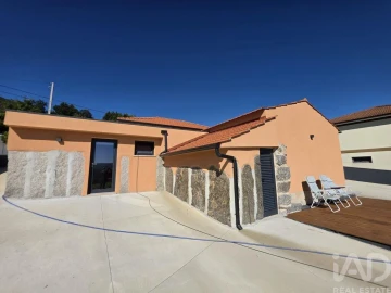 Moradia T3 para Venda em Candemil e Gondar