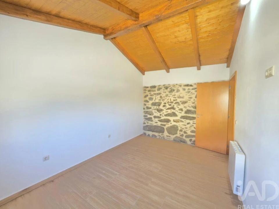 Moradia T3 para Venda em Candemil e Gondar Foto 13