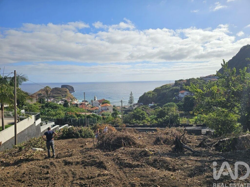 Terreno para Venda em Porto da Cruz Foto 1