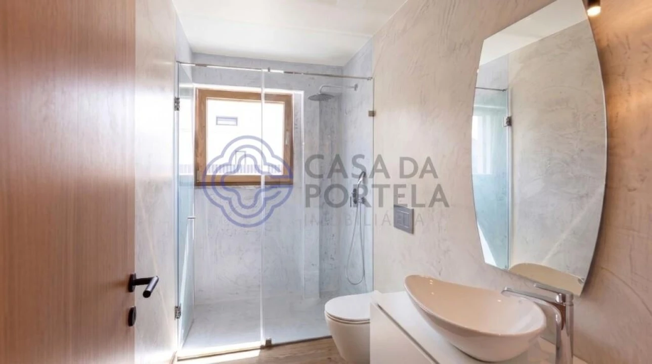 Moradia T4 para Venda em Santa Maria, São Pedro e Matacães Foto 39