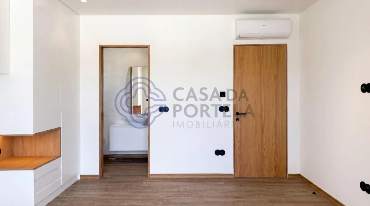 Moradia T4 para Venda em Santa Maria, São Pedro e Matacães Foto 35