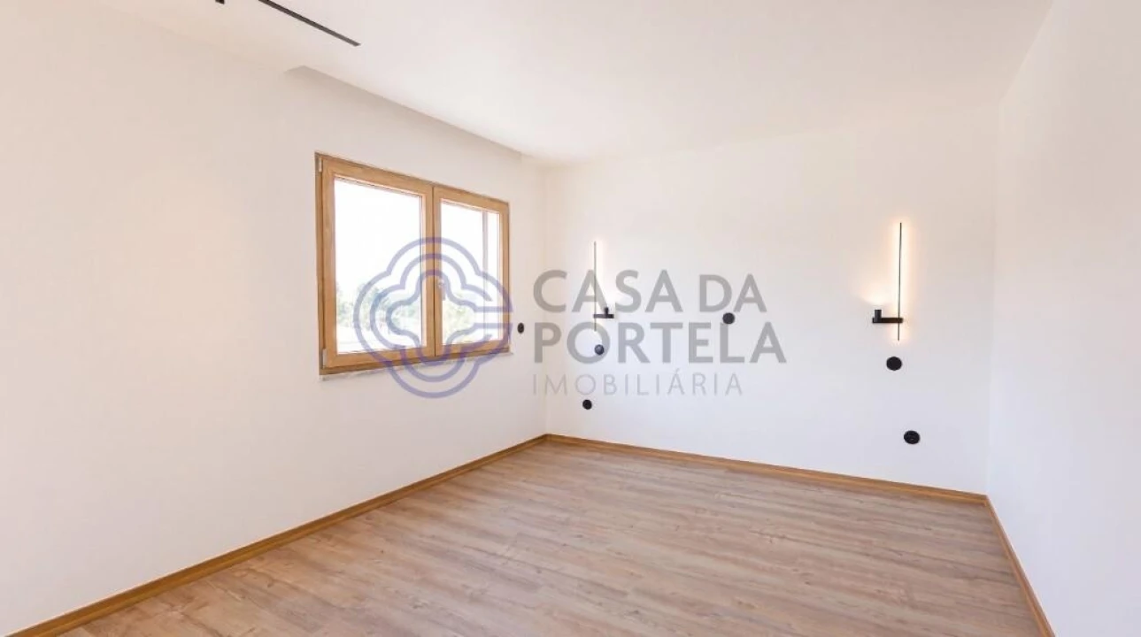 Moradia T4 para Venda em Santa Maria, São Pedro e Matacães Foto 42