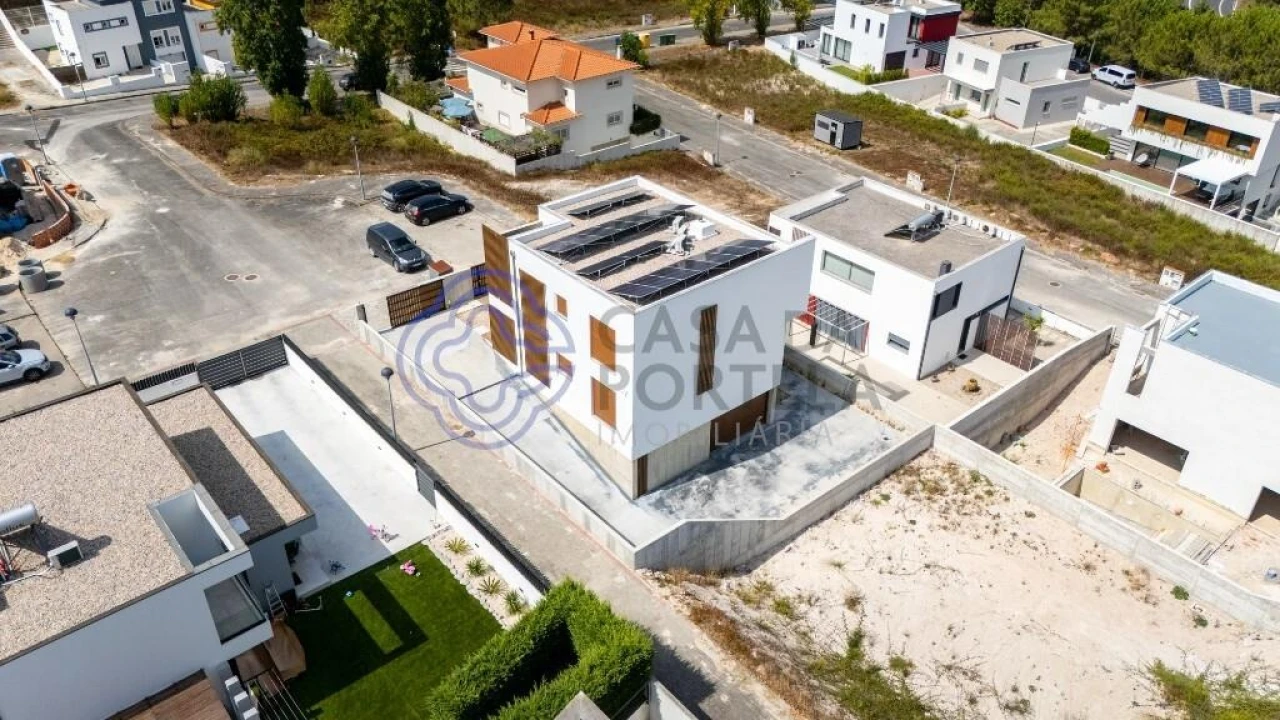 Moradia T4 para Venda em Santa Maria, São Pedro e Matacães Foto 16