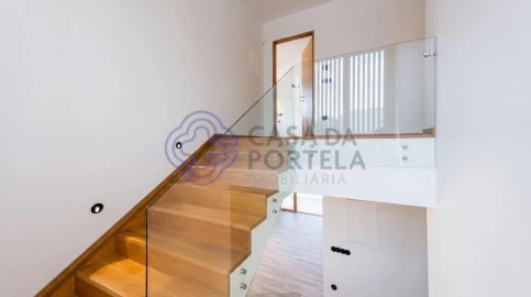 Moradia T4 para Venda em Santa Maria, São Pedro e Matacães