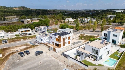Moradia T4 para Venda em Santa Maria, São Pedro e Matacães