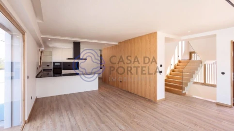 Moradia T4 para Venda em Santa Maria, São Pedro e Matacães