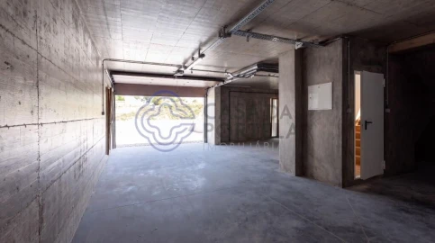 Moradia T4 para Venda em Santa Maria, São Pedro e Matacães