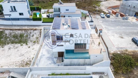 Moradia T4 para Venda em Santa Maria, São Pedro e Matacães