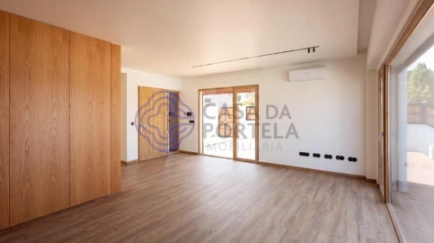 Moradia T4 para Venda em Santa Maria, São Pedro e Matacães