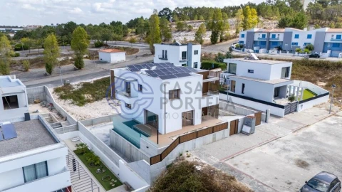 Moradia T4 para Venda em Santa Maria, São Pedro e Matacães