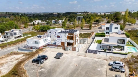Moradia T4 para Venda em Santa Maria, São Pedro e Matacães