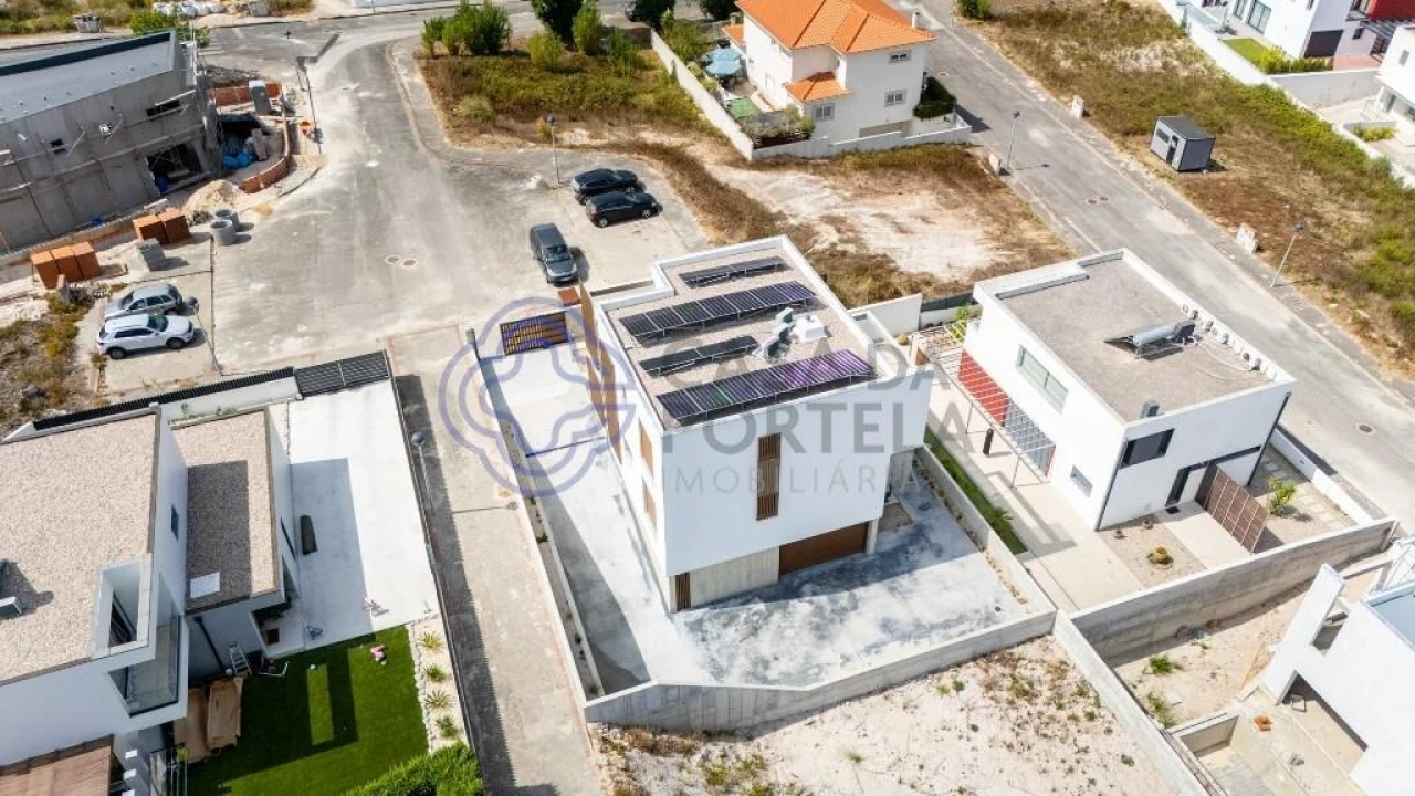 Moradia T4 para Venda em Santa Maria, São Pedro e Matacães Foto 13