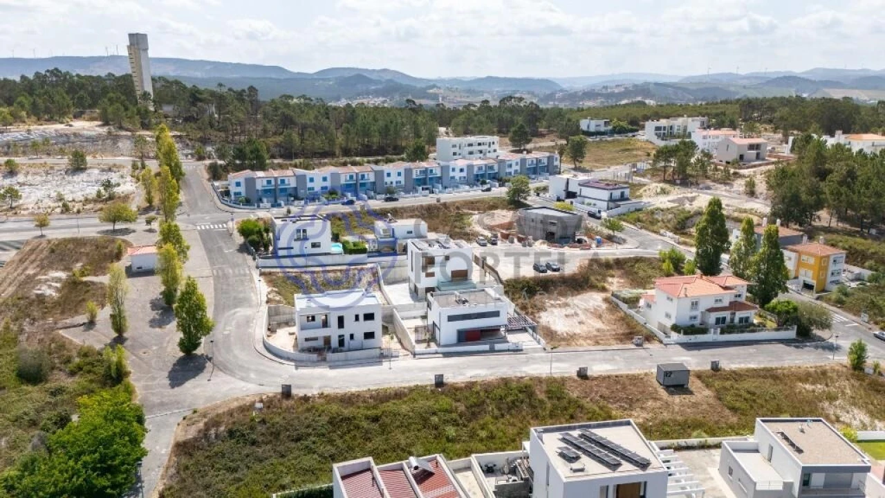 Moradia T4 para Venda em Santa Maria, São Pedro e Matacães Foto 8
