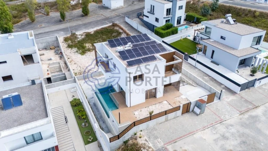Moradia T4 para Venda em Santa Maria, São Pedro e Matacães Foto 22