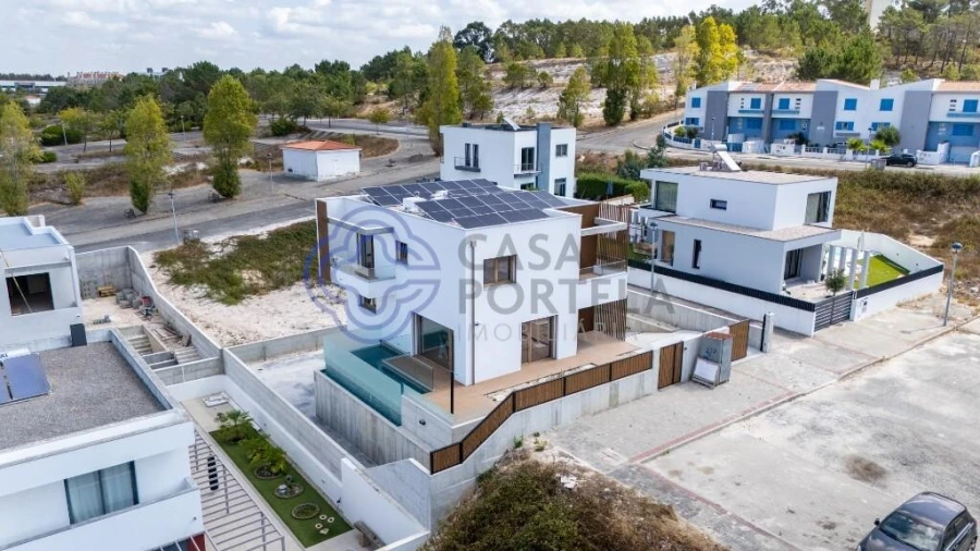 Moradia T4 para Venda em Santa Maria, São Pedro e Matacães Foto 21