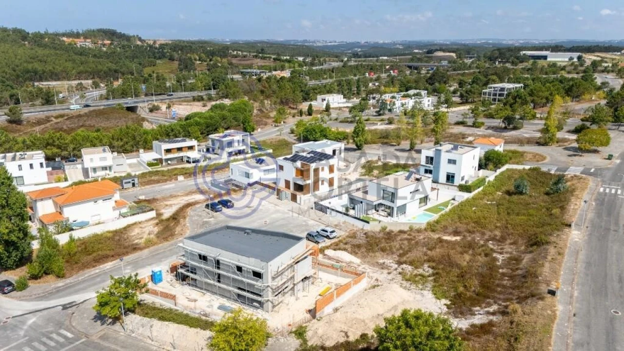 Moradia T4 para Venda em Santa Maria, São Pedro e Matacães Foto 6