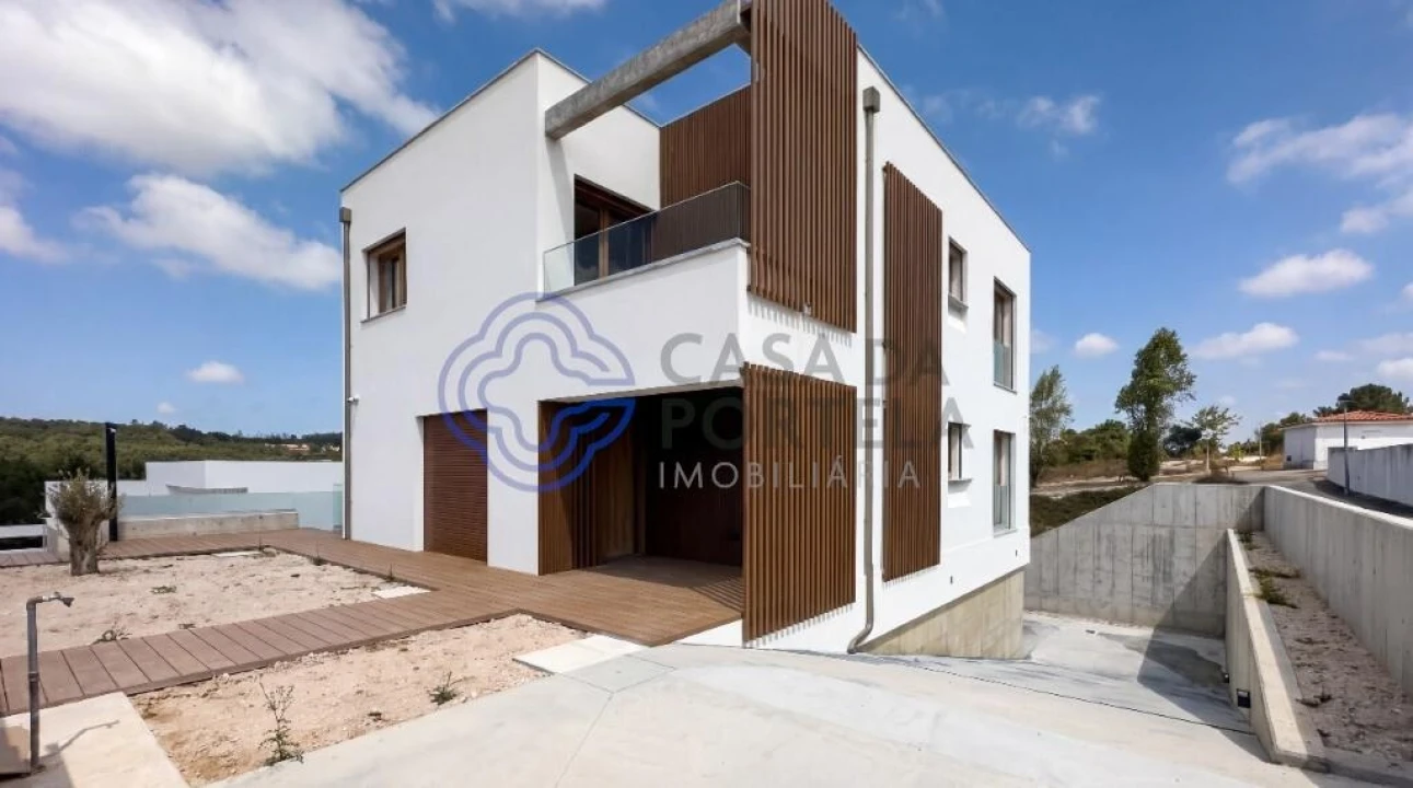 Moradia T4 para Venda em Santa Maria, São Pedro e Matacães Foto 2