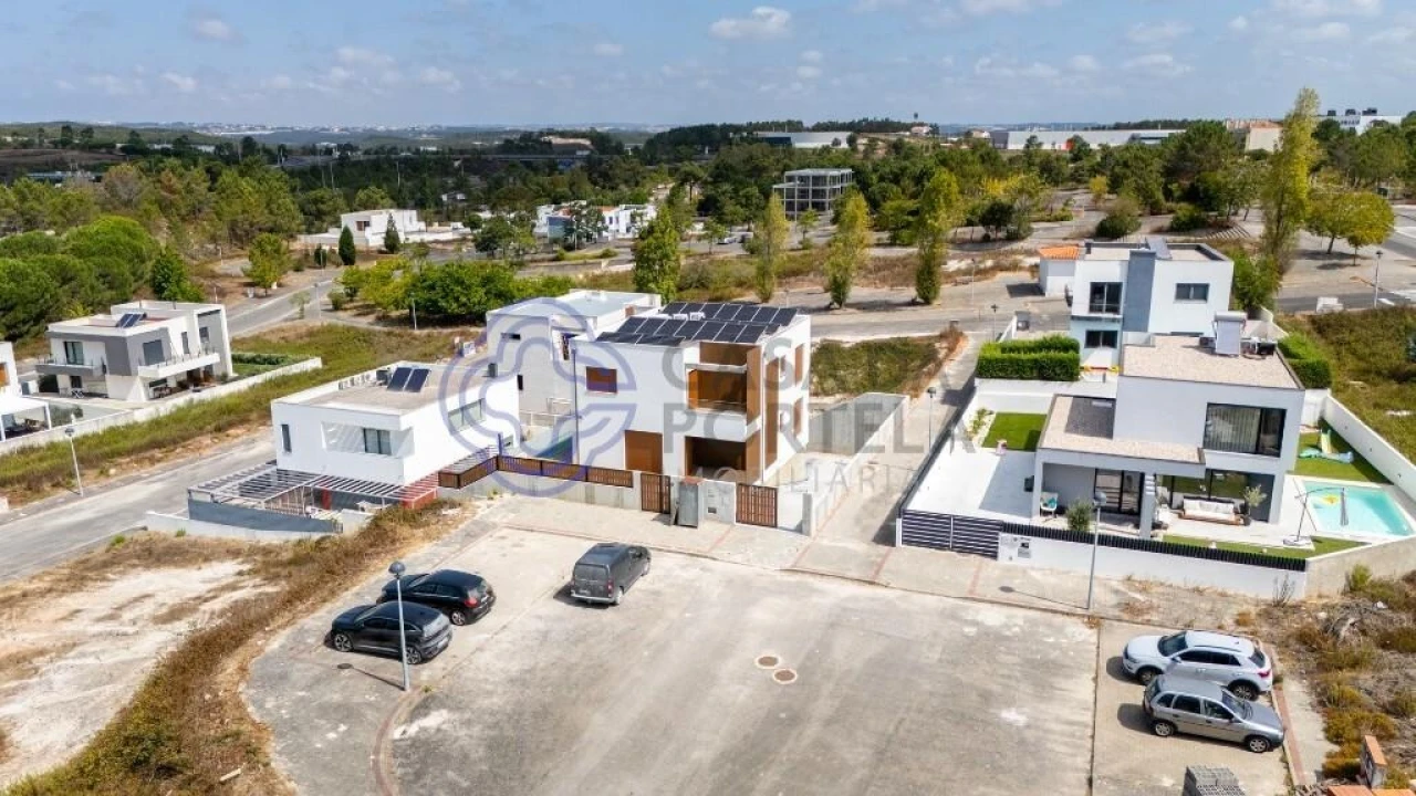 Moradia T4 para Venda em Santa Maria, São Pedro e Matacães Foto 18