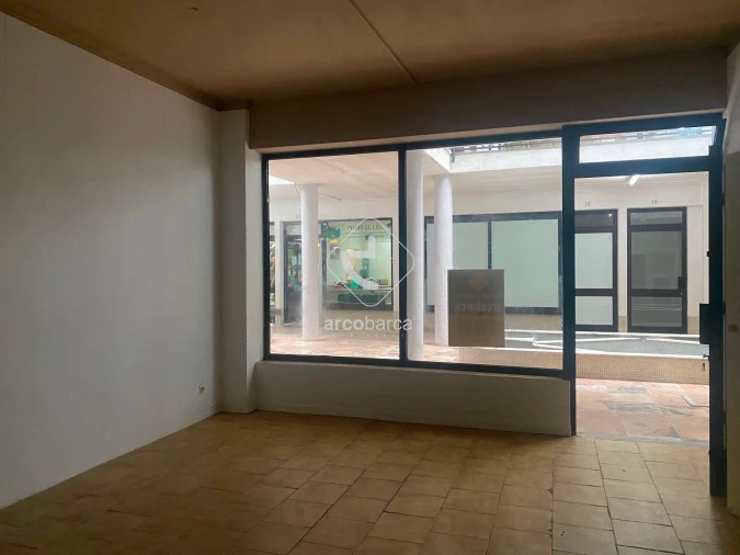 Loja para Arrendamento em São Jorge e Ermelo Foto 2