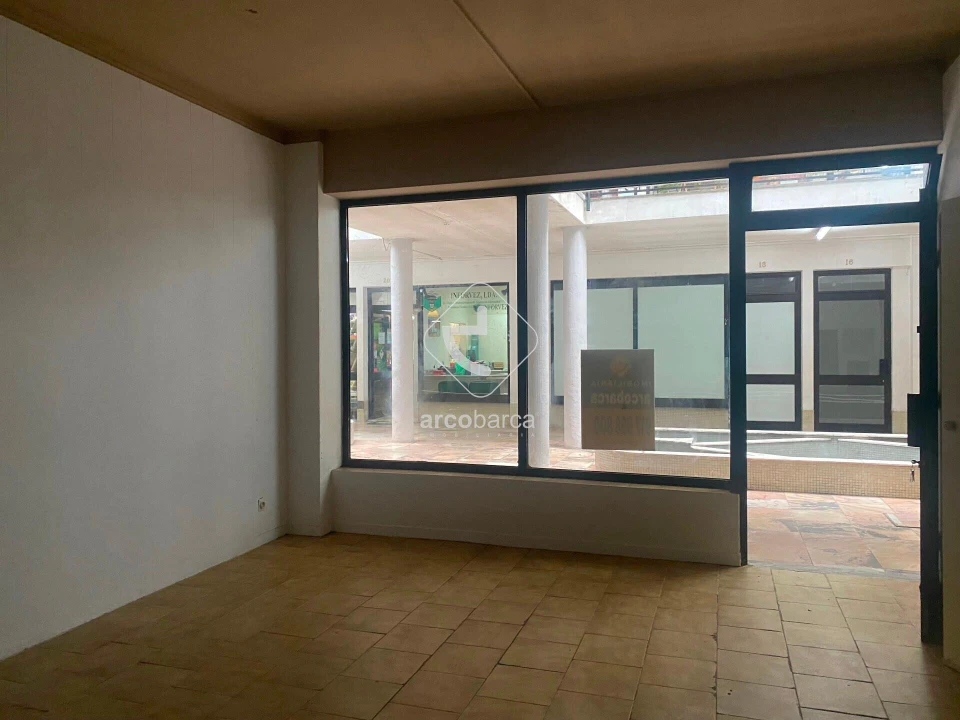 Loja para Arrendamento em São Jorge e Ermelo Foto 2