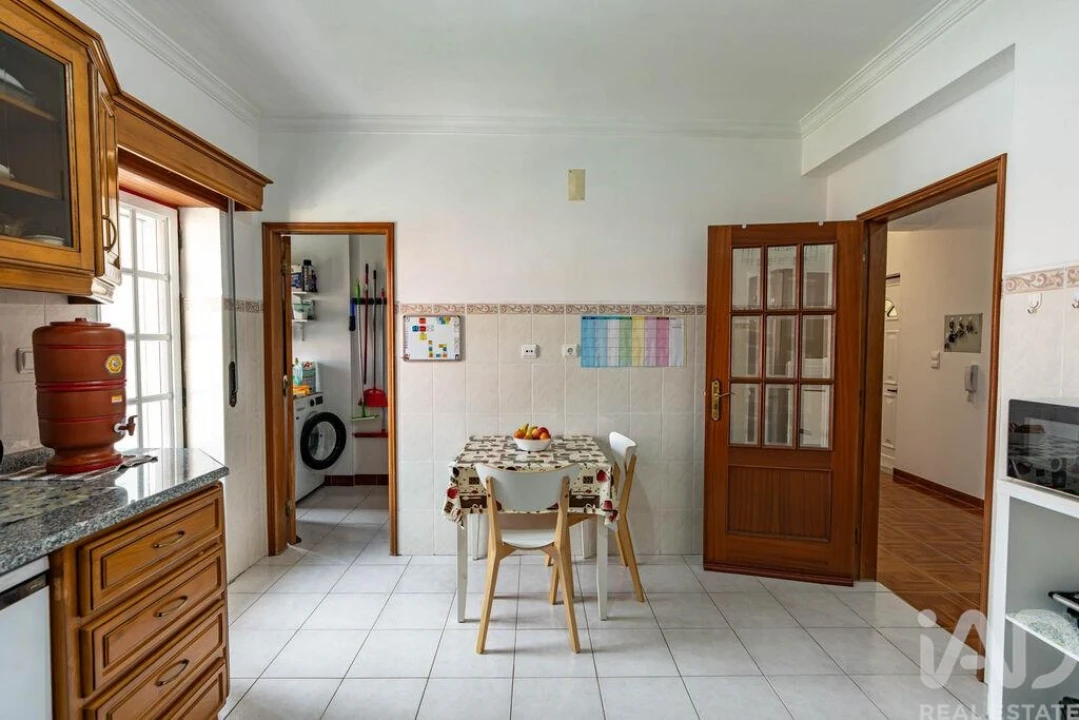 Apartamento T2 para Venda em Pinhel Foto 12