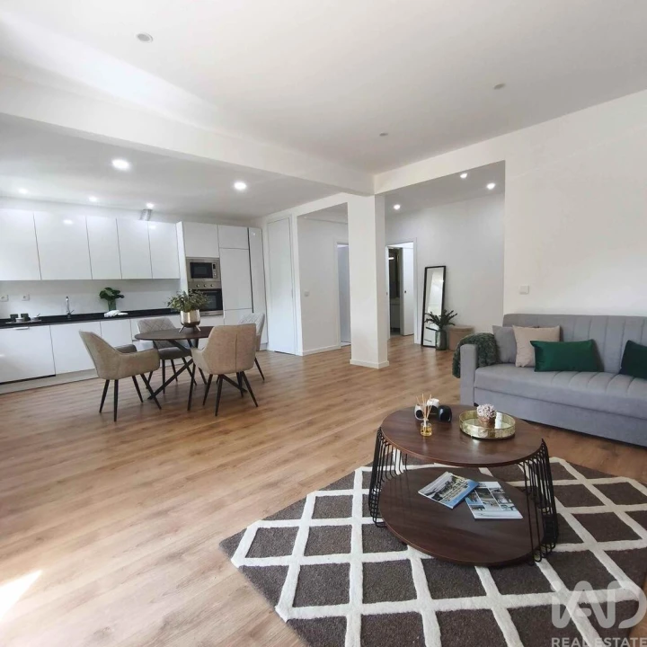 Apartamento T3 para Venda em Benfica Foto 1