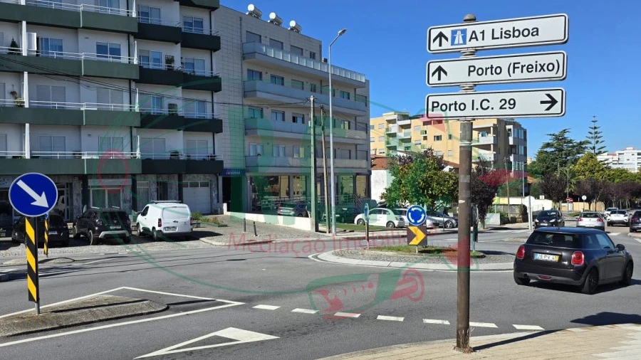 Loja para Arrendamento em Gondomar (São Cosme), Valbom e Jovim