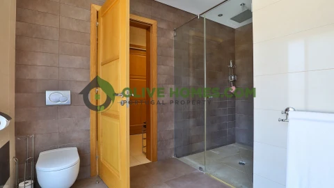 Moradia T5 para Venda em Quarteira